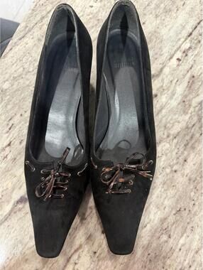 vintage Stuart Weitzman black suede pointed toe kitten heel lace up pumps 7.5
